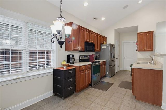 5917 Kenville Green Circle, Kernersville, NC 27284
