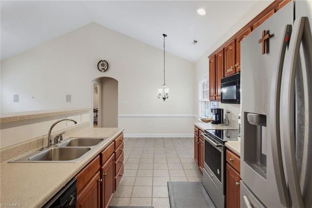 5917 Kenville Green Circle, Kernersville, NC 27284