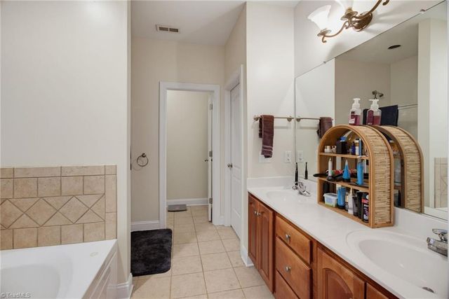 5917 Kenville Green Circle, Kernersville, NC 27284