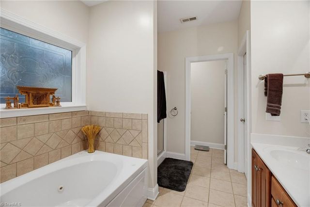 5917 Kenville Green Circle, Kernersville, NC 27284