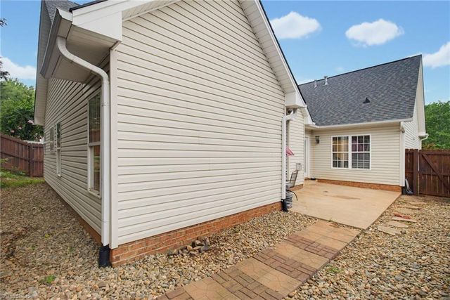 5917 Kenville Green Circle, Kernersville, NC 27284