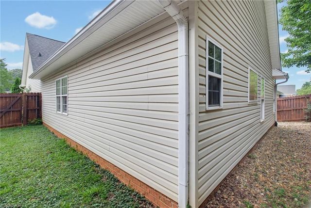 5917 Kenville Green Circle, Kernersville, NC 27284