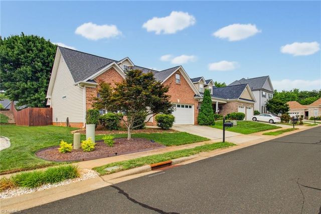 5917 Kenville Green Circle, Kernersville, NC 27284