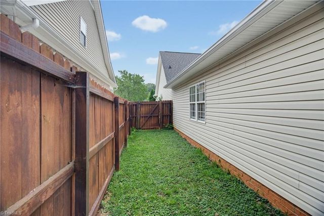 5917 Kenville Green Circle, Kernersville, NC 27284
