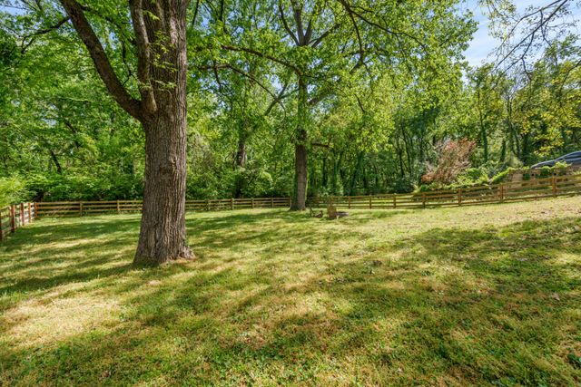 444 Foothill Dr, Nashville, TN 37217