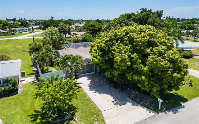 5243 Sunnybrook CT, Cape Coral, FL 33904