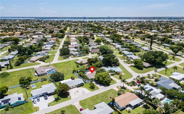 5243 Sunnybrook CT, Cape Coral, FL 33904