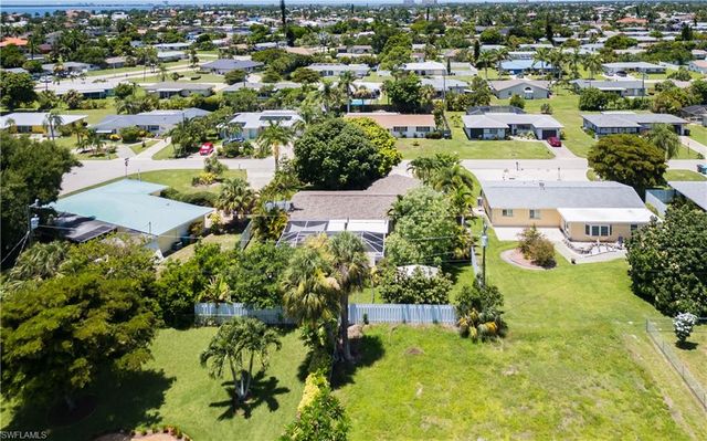 5243 Sunnybrook CT, Cape Coral, FL 33904