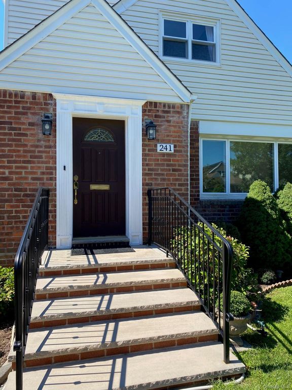 241 Whitehall Road S, Garden City, NY 11530 — photo 3