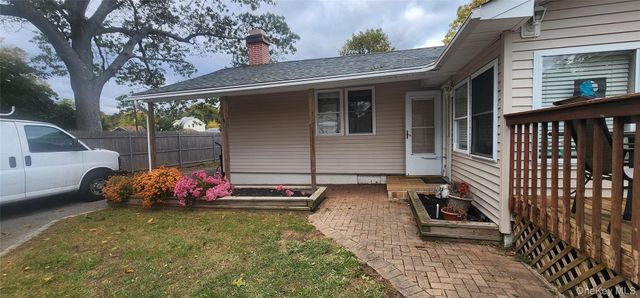 8 Astoria Road, Mastic Beach, NY 11951