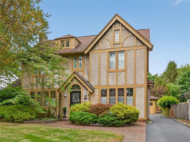 204 Oakdale Drive, Brighton, NY 14618