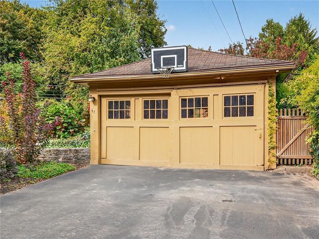 204 Oakdale Drive, Brighton, NY 14618