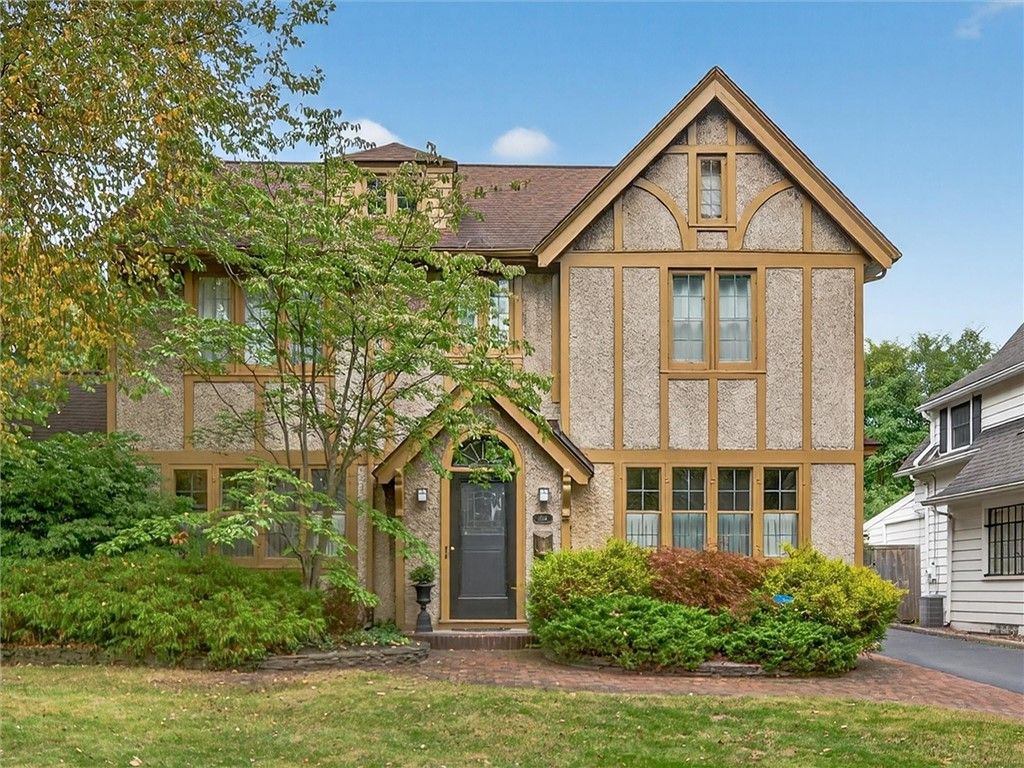 204 Oakdale Drive, Brighton, NY 14618