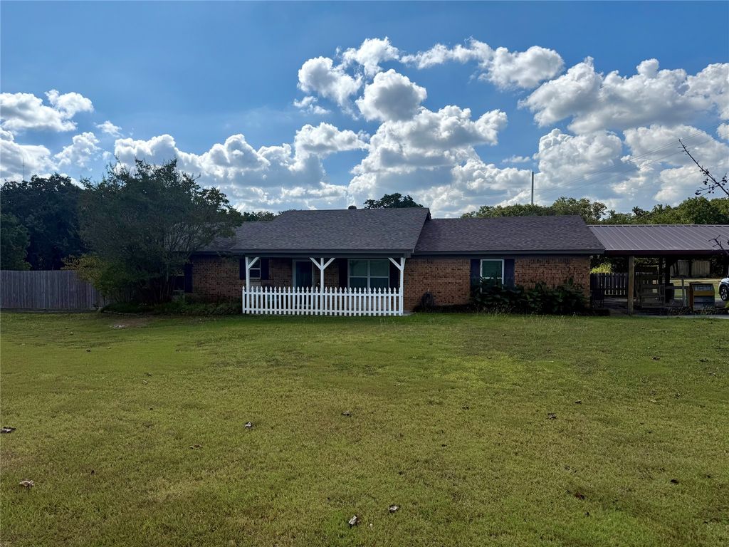 2277 Tanglewood Street, Weatherford, TX 76085