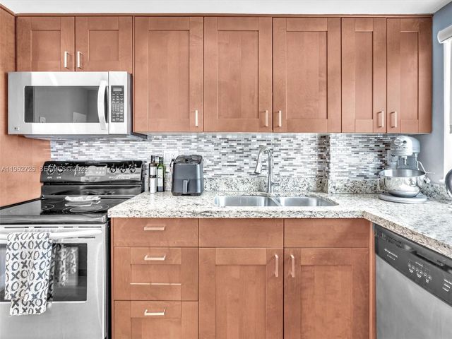 1345 West Ave 201, Miami Beach, FL 33139