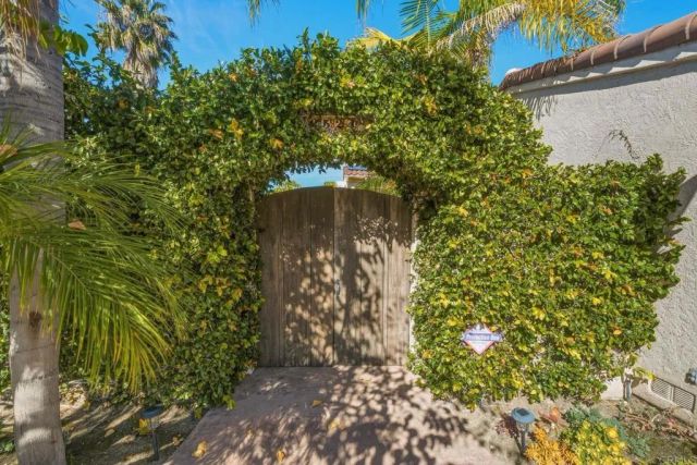 2524 La Costa Avenue, Carlsbad, CA 92009