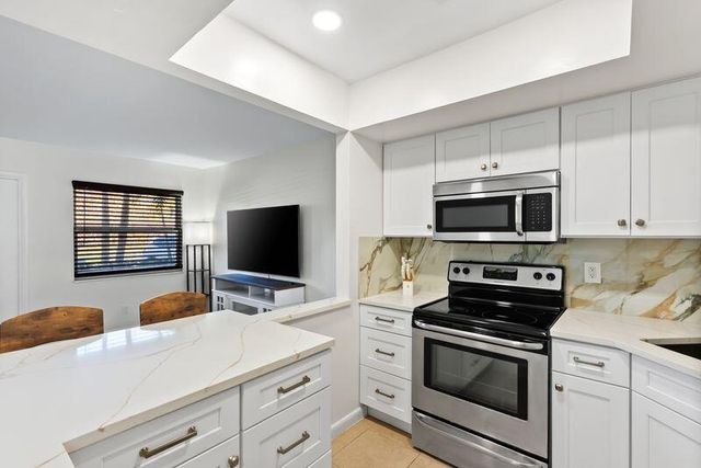 2319 Tamarind Drive 102, Fort Pierce, FL 34949