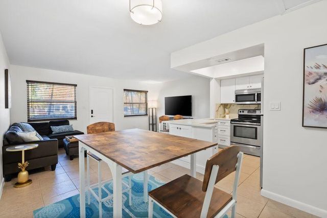 2319 Tamarind Drive 102, Fort Pierce, FL 34949