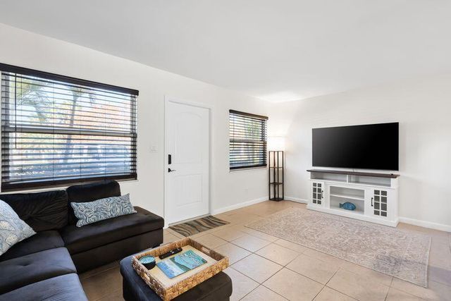 2319 Tamarind Drive 102, Fort Pierce, FL 34949