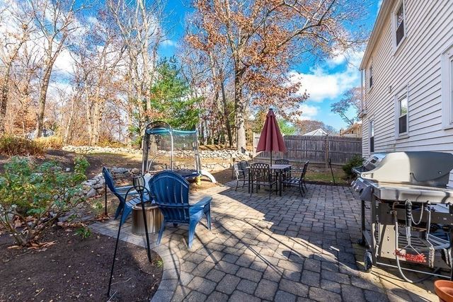 61 Ledgewood Rd, Dedham, MA 02026