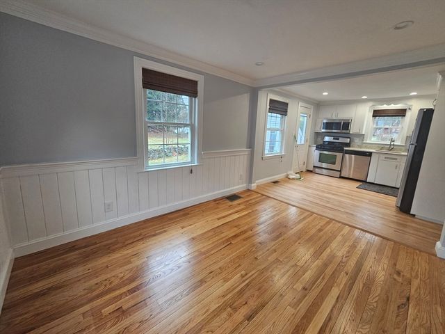 61 Ledgewood Rd, Dedham, MA 02026