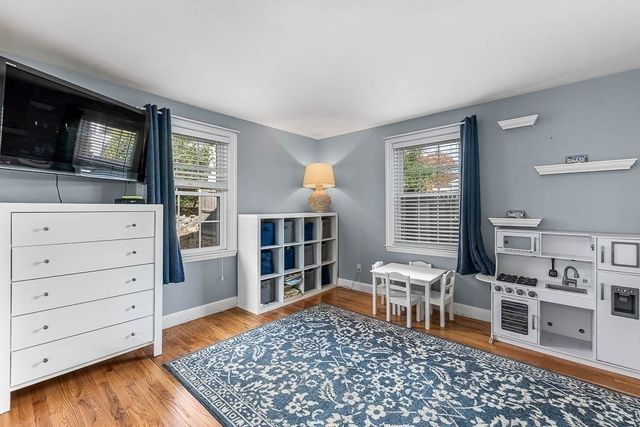 61 Ledgewood Rd, Dedham, MA 02026