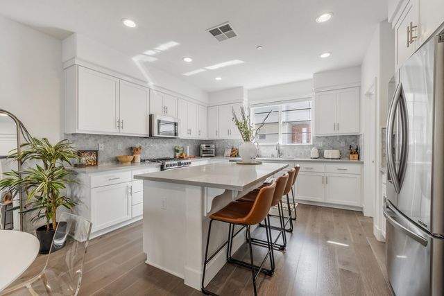 242 242 Bolt Ct, Hayward, CA 94544