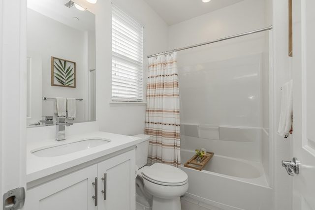 242 242 Bolt Ct, Hayward, CA 94544