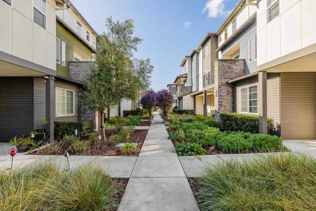 242 242 Bolt Ct, Hayward, CA 94544