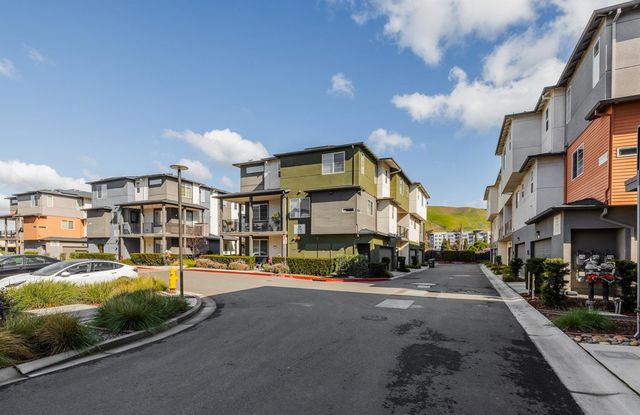 242 242 Bolt Ct, Hayward, CA 94544