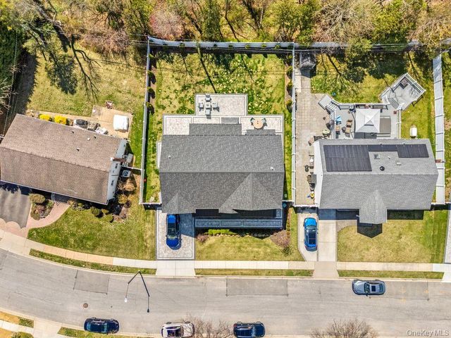 4 Allison Drive, Old Bethpage, NY 11804