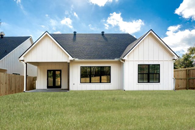 99 St.Clair, Longview, TX 75605