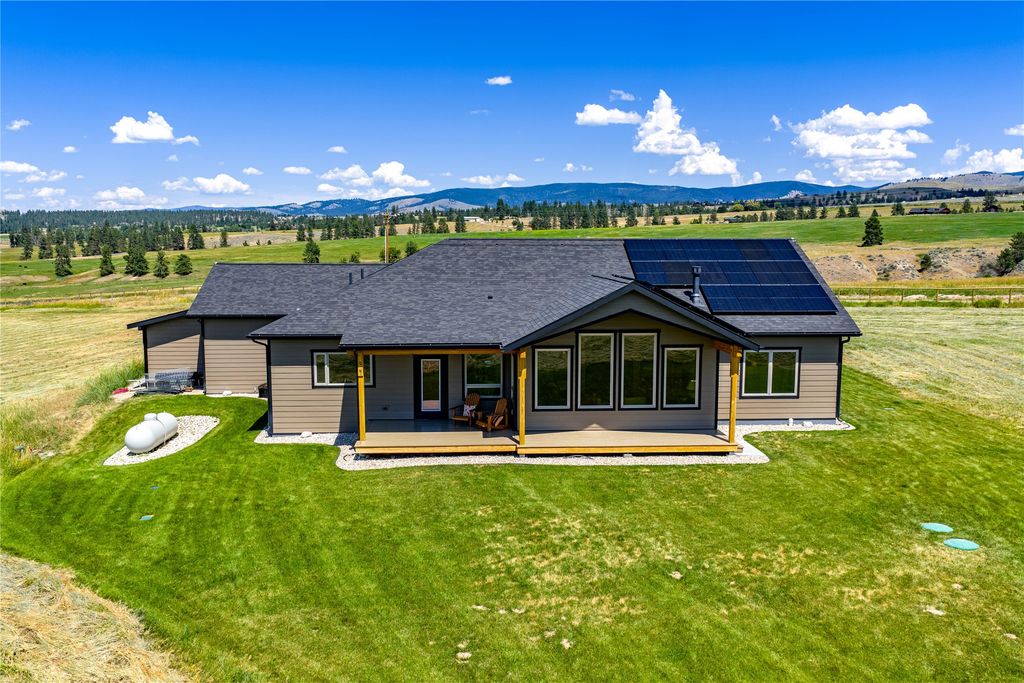 Image 2 of property listing at 2904 Home Acres Road, Stevensville, MT 59870