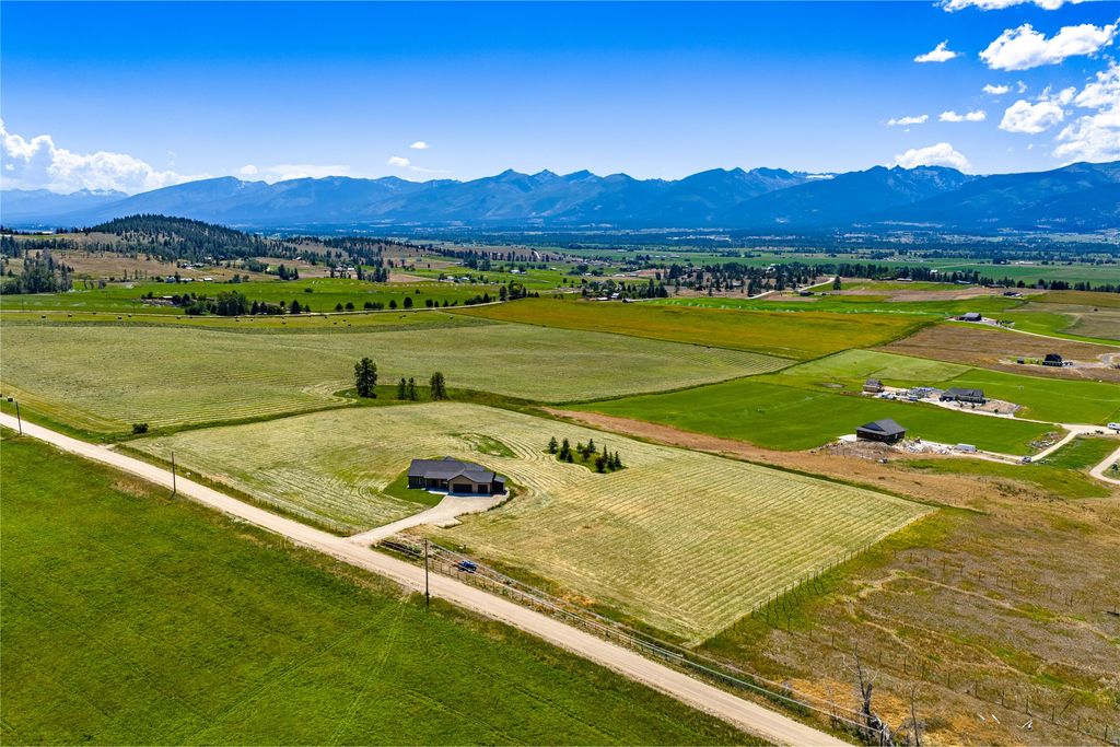 Image 4 of property listing at 2904 Home Acres Road, Stevensville, MT 59870