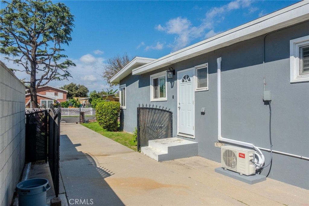Image 39 of property listing at 128 E 67th, Long Beach, CA 90805