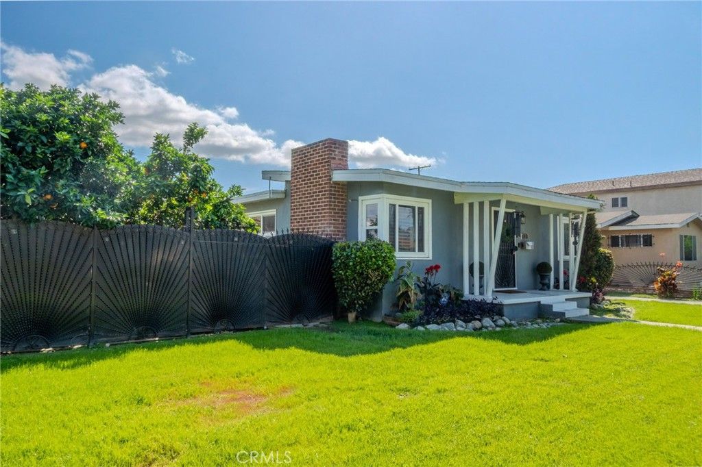 Image 6 of property listing at 128 E 67th, Long Beach, CA 90805