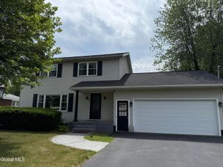 14 Peter Drive, Colonie, NY 12205