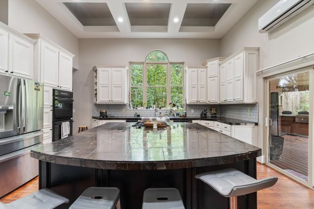 1045 Scarlett Lane, Bauxite, AR 72011