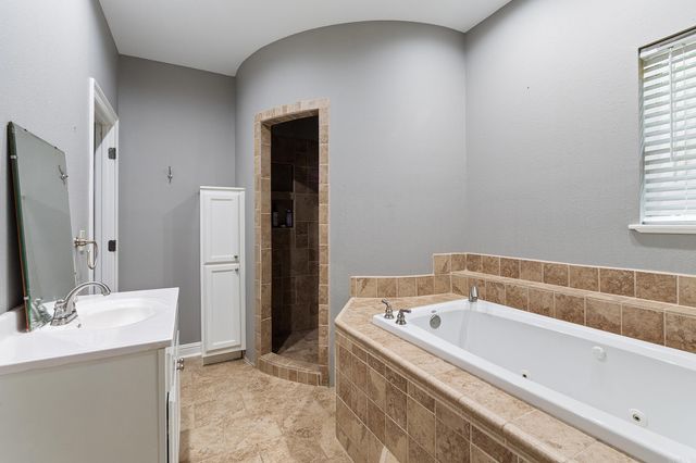 1045 Scarlett Lane, Bauxite, AR 72011