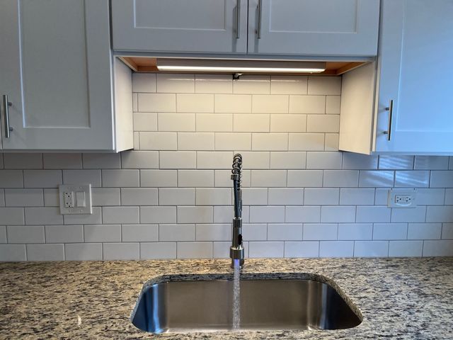 209 W Maple Avenue B, Mundelein, IL 60060