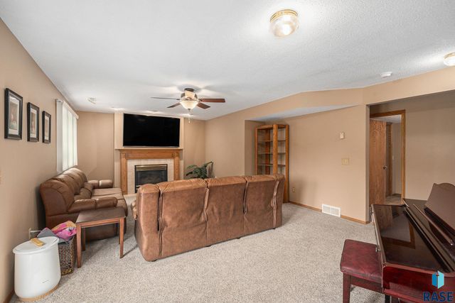 6728 W Westminster Dr Drive, Sioux Falls, SD 57106