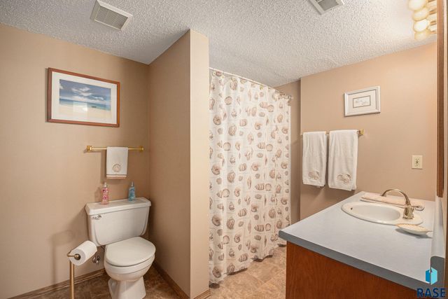 6728 W Westminster Dr Drive, Sioux Falls, SD 57106