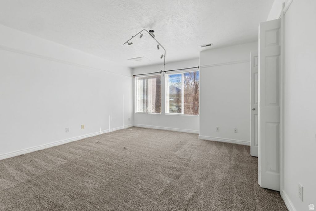 Image 12 of property listing at 977 E 100 S, Payson, UT 84651