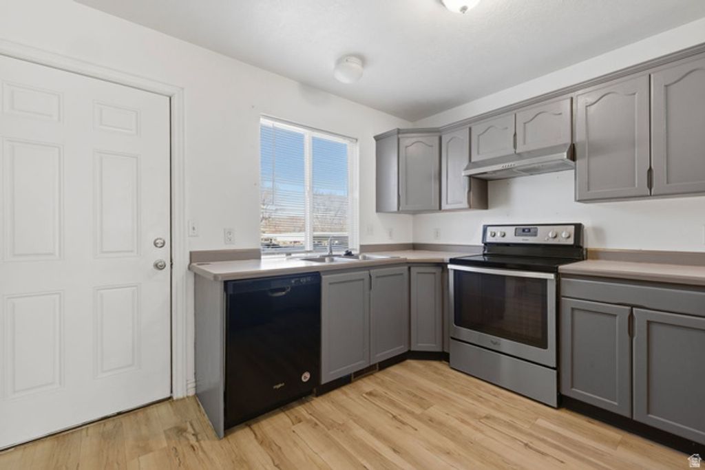 Image 4 of property listing at 977 E 100 S, Payson, UT 84651