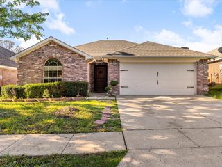741 FOX RUN Trail, Saginaw, TX 76179