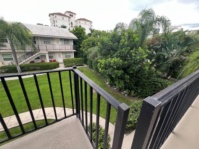 108 Bravado Ln 8, Palm Beach Shores, FL 33404