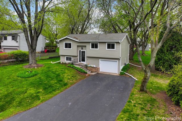 1113 Rolling Lane Road, Johnsburg, IL 60051
