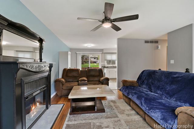 1113 Rolling Lane Road, Johnsburg, IL 60051