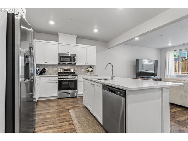16815 Sw COLORADO Ln, Portland, OR 97224