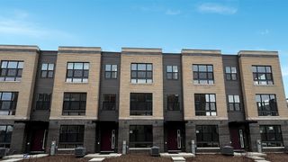 377 Summit Circle, Lombard, IL 60148